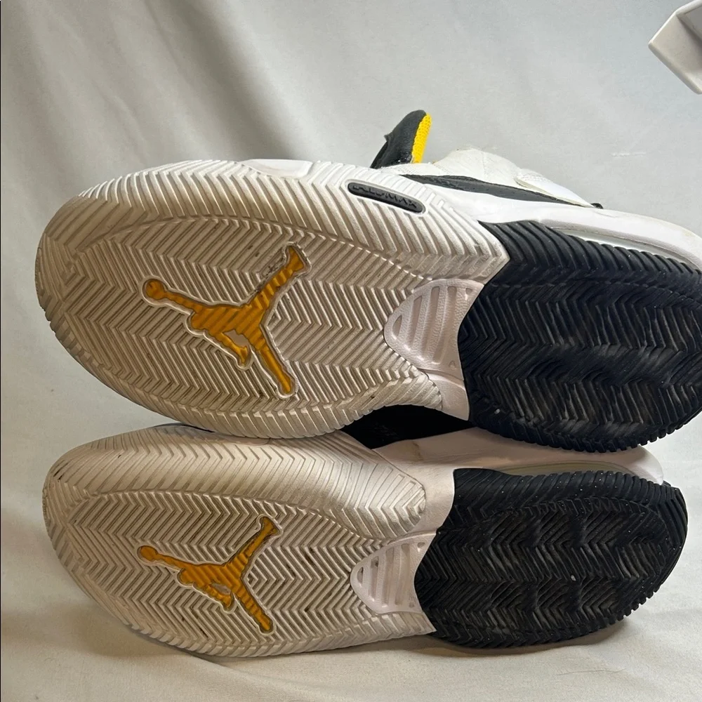 Jordan Stay Loyal 'White Taxi Black' sneakers. Size 5y - Picture 7 of 7